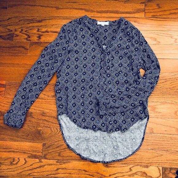 SOLD Anthropolgie (Love Tree Happens) Med Blouse - Picture 6 of 8